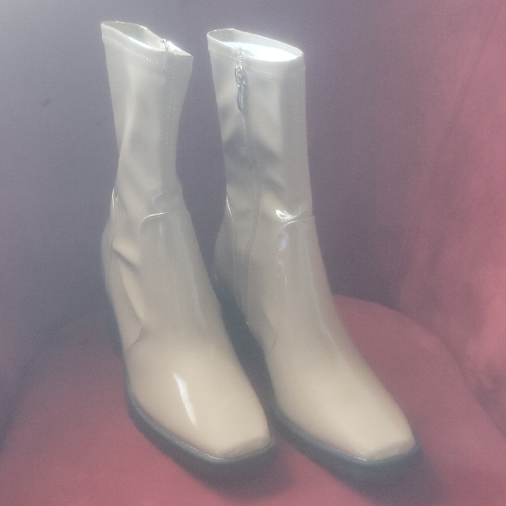 Chic Beige Heeled Boots